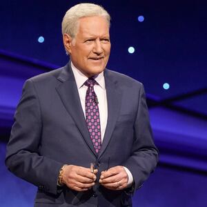 210107-alek-trebek-tease_nkiltk